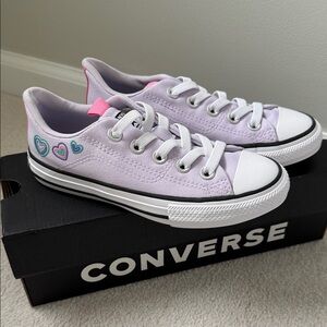 Converse Girls’ Sneakers in Lavender with Hearts